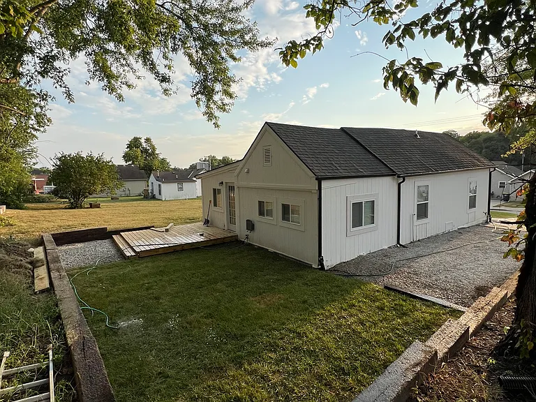317 N Prairie St — Photo 12