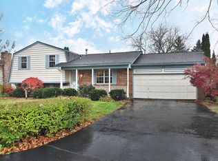 1423 Old Henderson Rd, Columbus, OH 43220