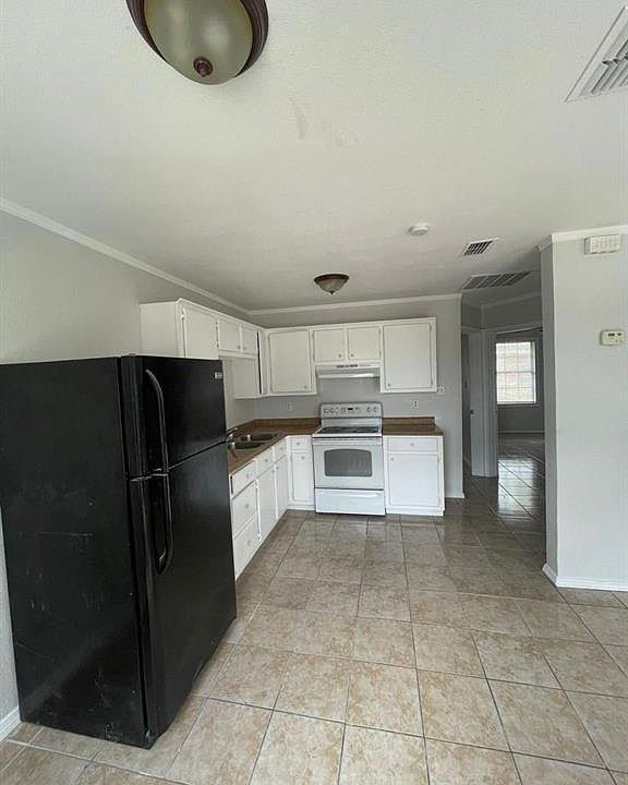 1st image of 174 Rosales Dr #1