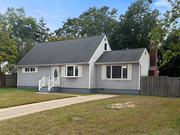 3rd image of 18 Dianne Ave