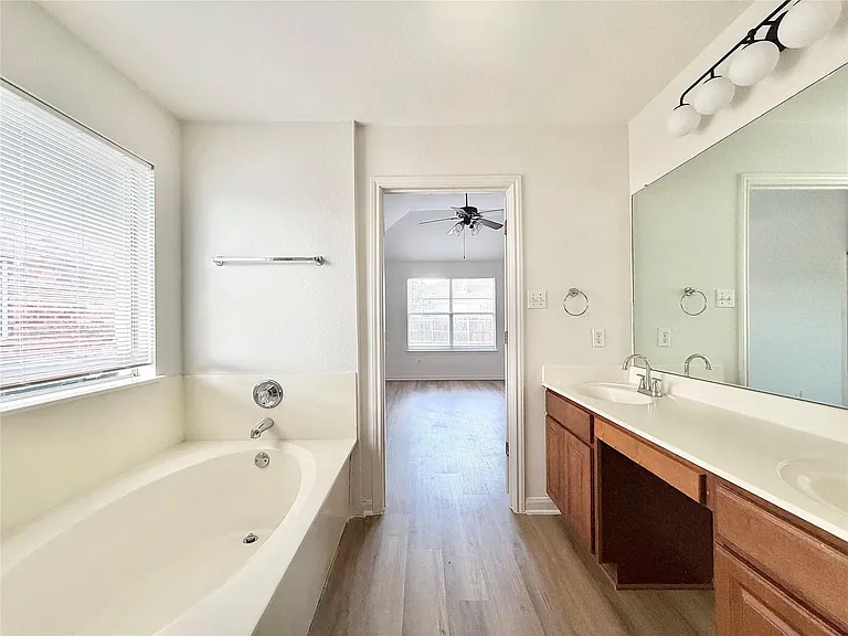 939 Dark Horse Ln — Photo 16