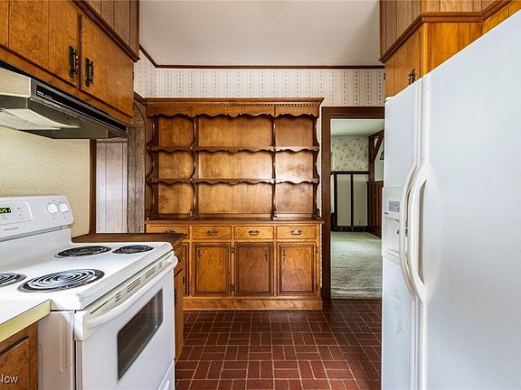 3rd image of 39 Milton Ave