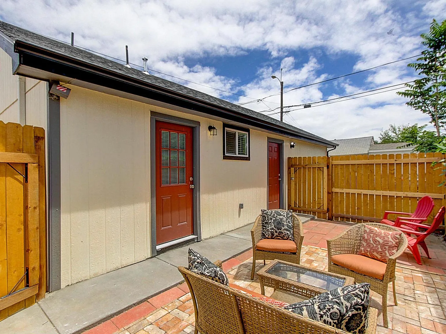 4522 Lincoln St — Photo 1