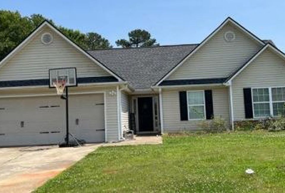 Exterior Neighborhood (street photo)