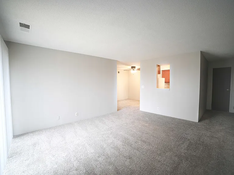 3033 W Capital Ave — Photo 3