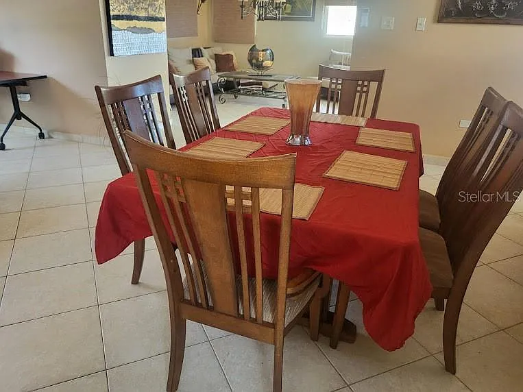 3 bed, 2.5 bath, 2700 sqft, $2,900 — Photo 3