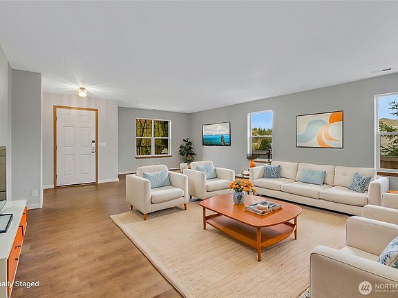 4th image of 20607 197th Avenue E