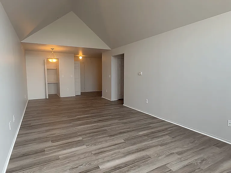 Prentiss Pointe Apartments — Photo 79