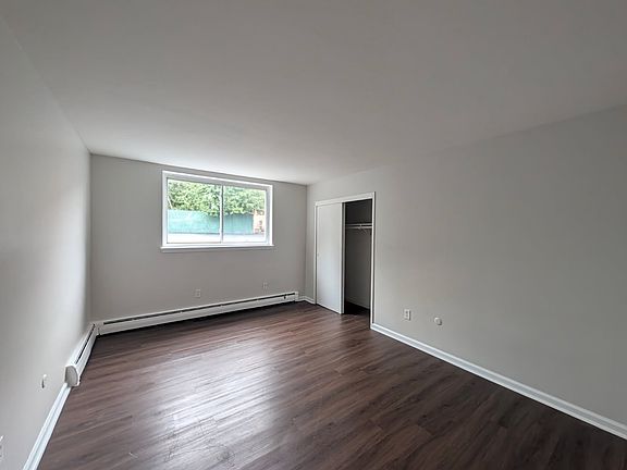 2nd image of 450 Lincoln Ave #10