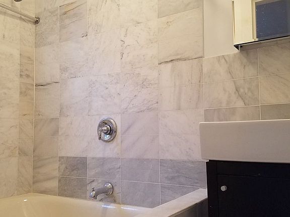 2nd image of 1200 Lexington Ave #3AA