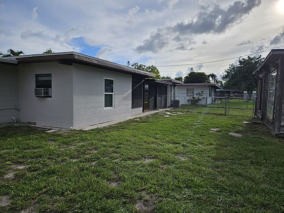 3rd image of 2137 Chandler Ave