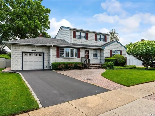 12 Lenore Avenue, Hicksville, NY 11801