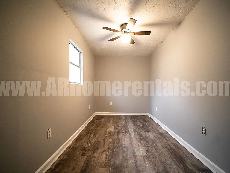 916 Desoto Pl — Photo 6