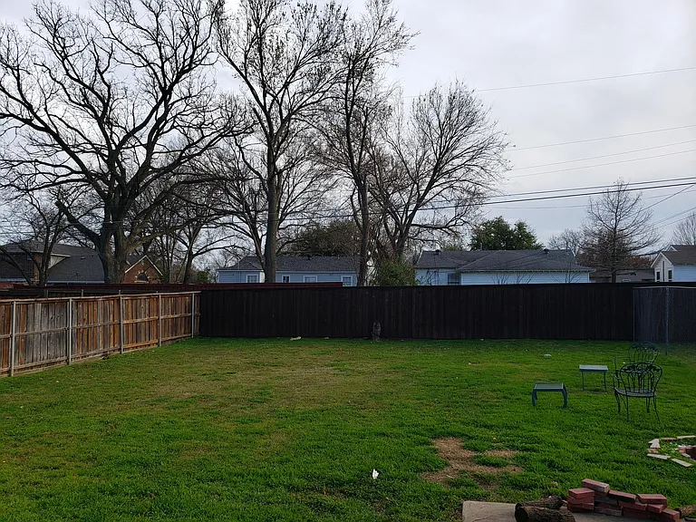208 Fairview St — Photo 12