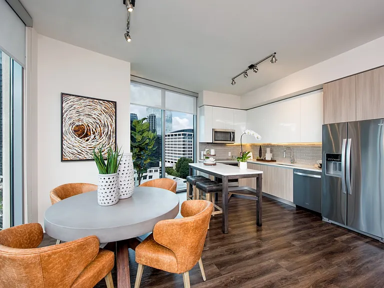 Elora at Buckhead — Photo 41
