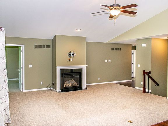 3rd image of 10817 N Dorset St