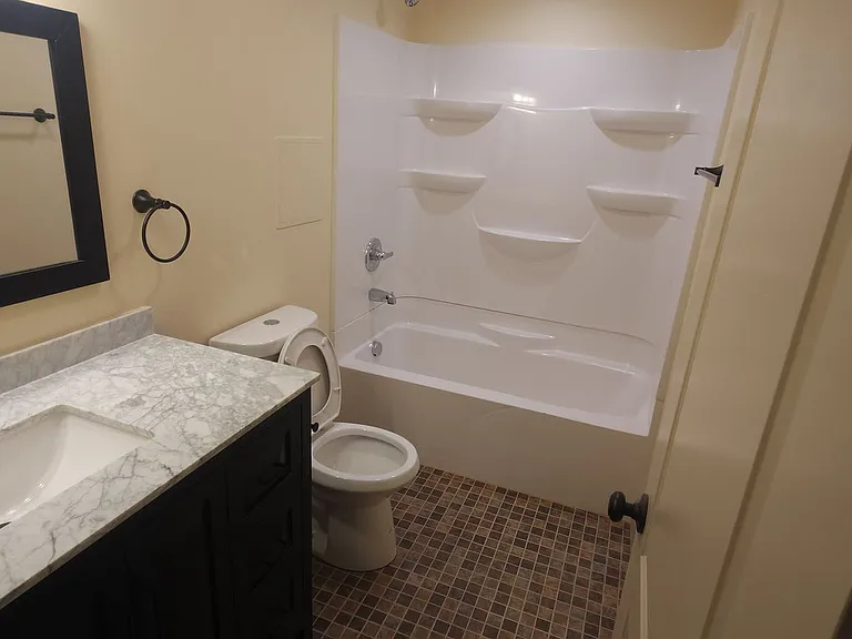 1416 E State St Apartments — Photo 7