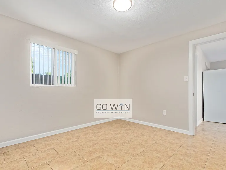 2146 E Taylor St — Photo 12