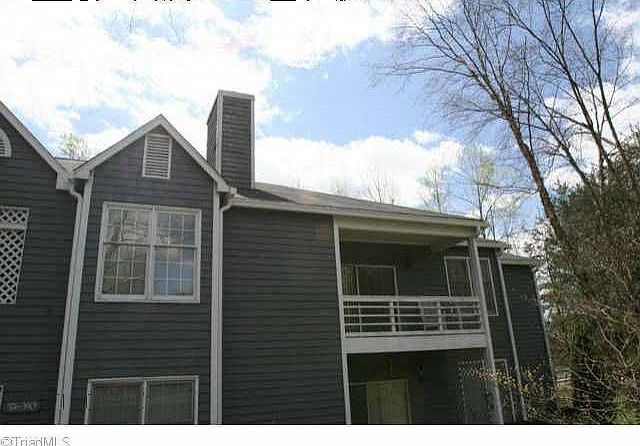 2nd image of 384 Meadows Cir