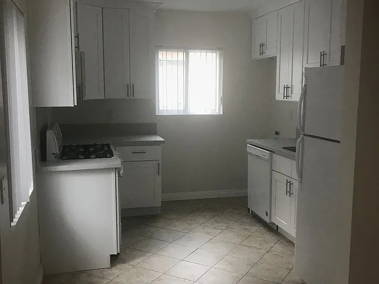 85 N Craig Ave — Photo 7