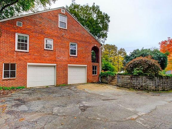 5th image of 2209 Cedar Ln