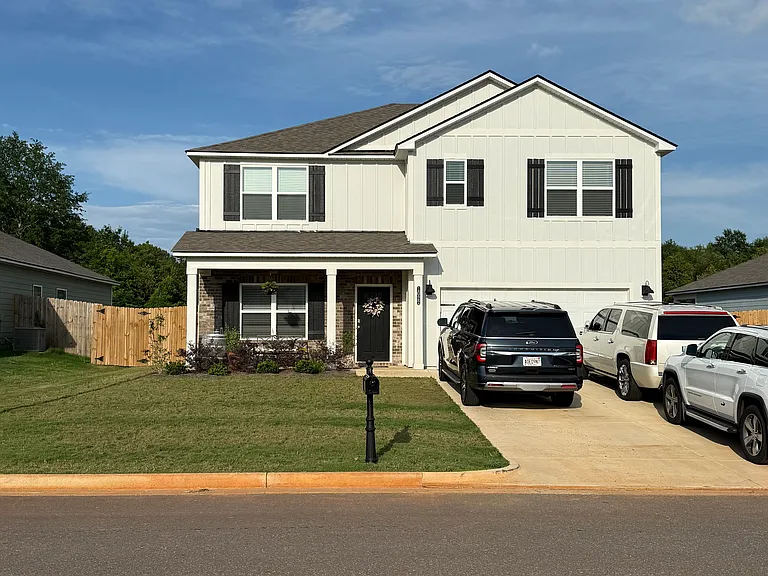 1022 Kelly Way — Photo 2