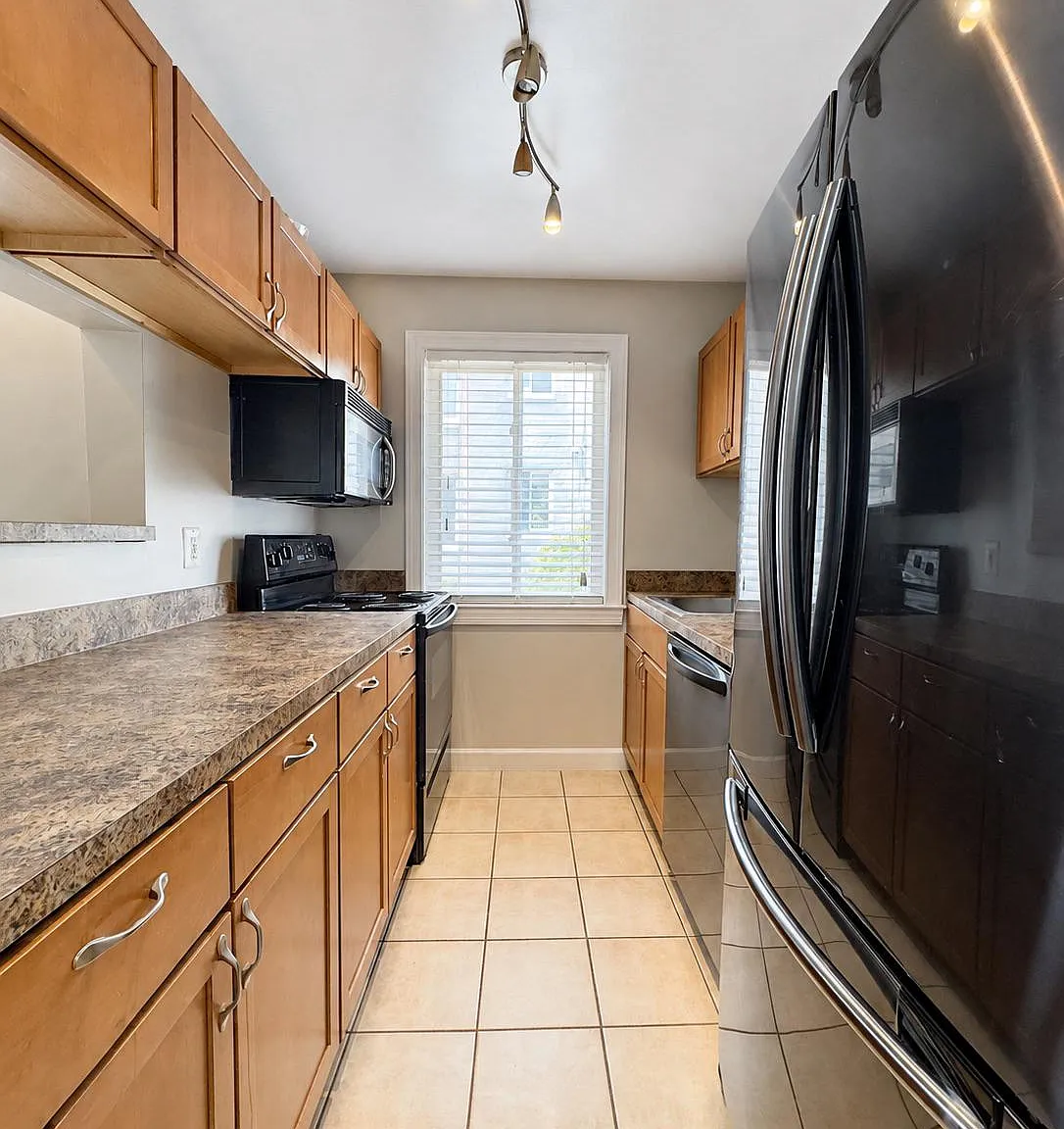 2 bed, 1.0 bath, 706 sqft, $1,700 — Photo 4