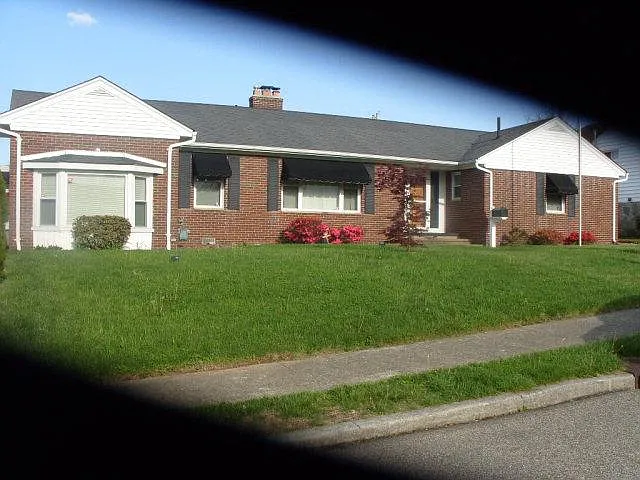 2824 Gilbert Ave photo 1