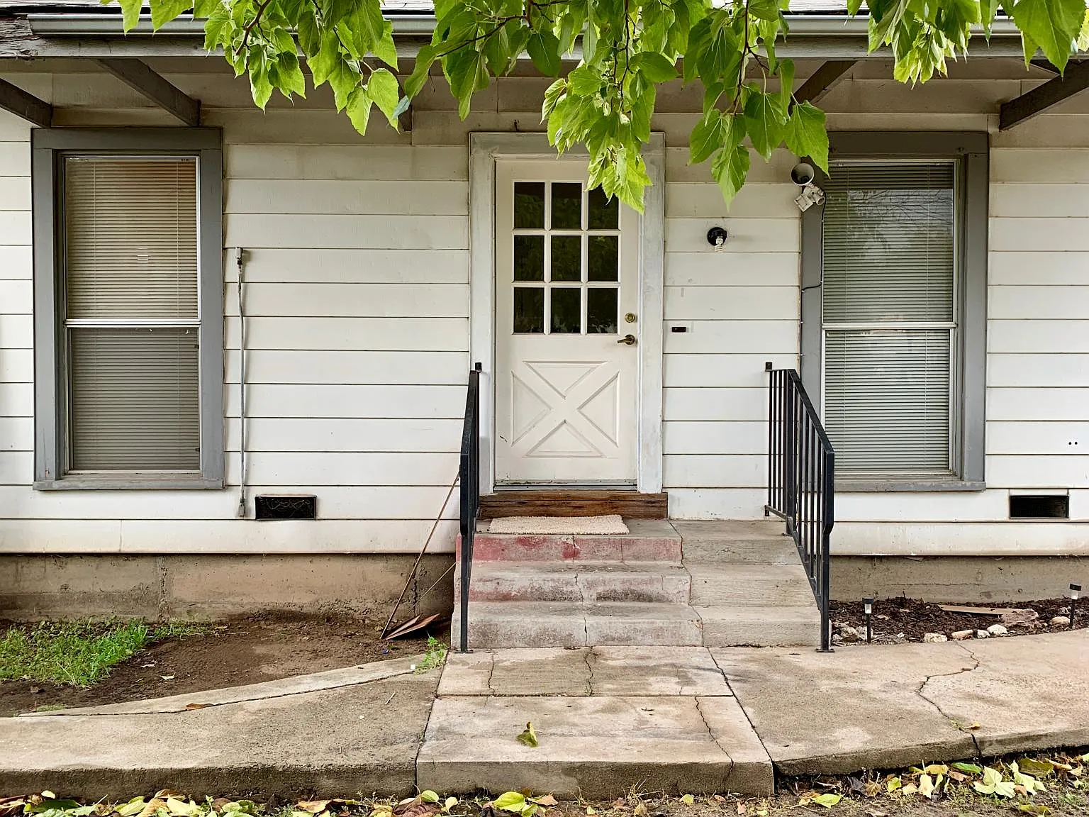 801 N Acacia Ave — Photo 1