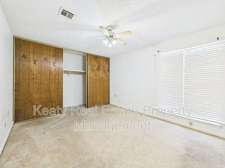 201-1 Fox Run Ave — Photo 14