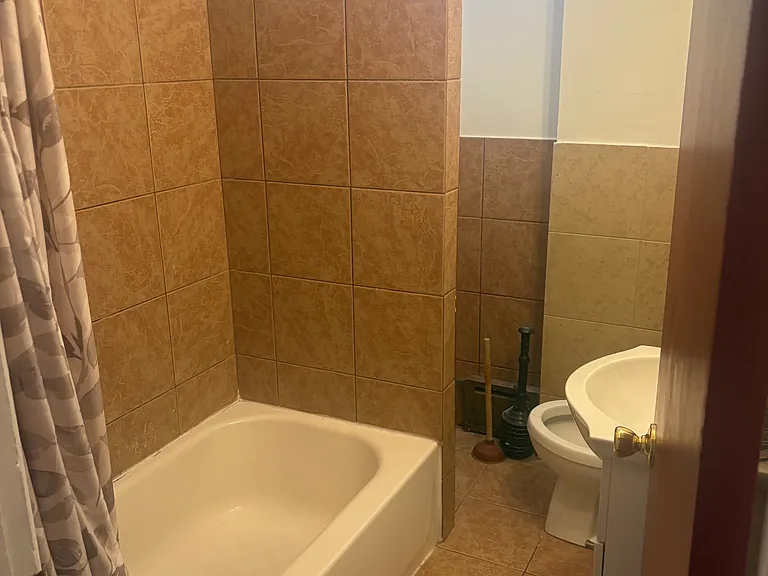 4033 Creston St — Photo 11