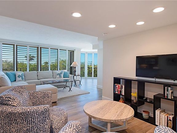 4th image of 6361 Pelican Bay Blvd