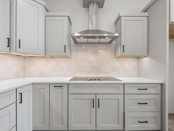 4th image of 3362 S Nelson St
