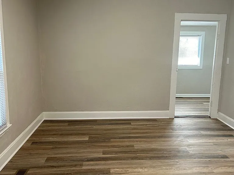 240 E New Hampshire Ave — Photo 9