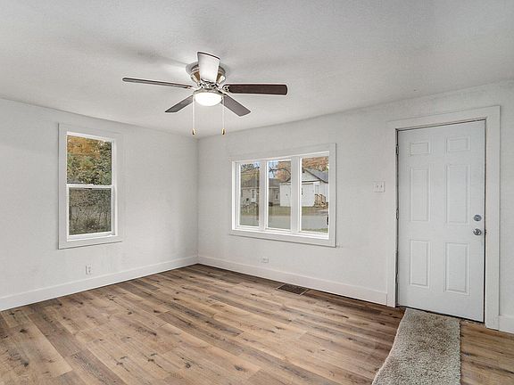 3rd image of 17 Bradford St