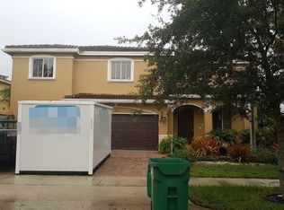 925 NW 206th Ter, Miami Gardens, FL 33169
