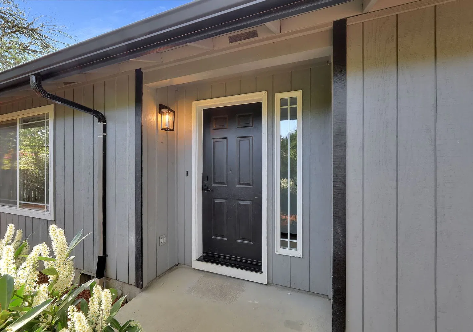 Updated 3 bedroom 2 bath house in a great neighborhood! — Photo 3