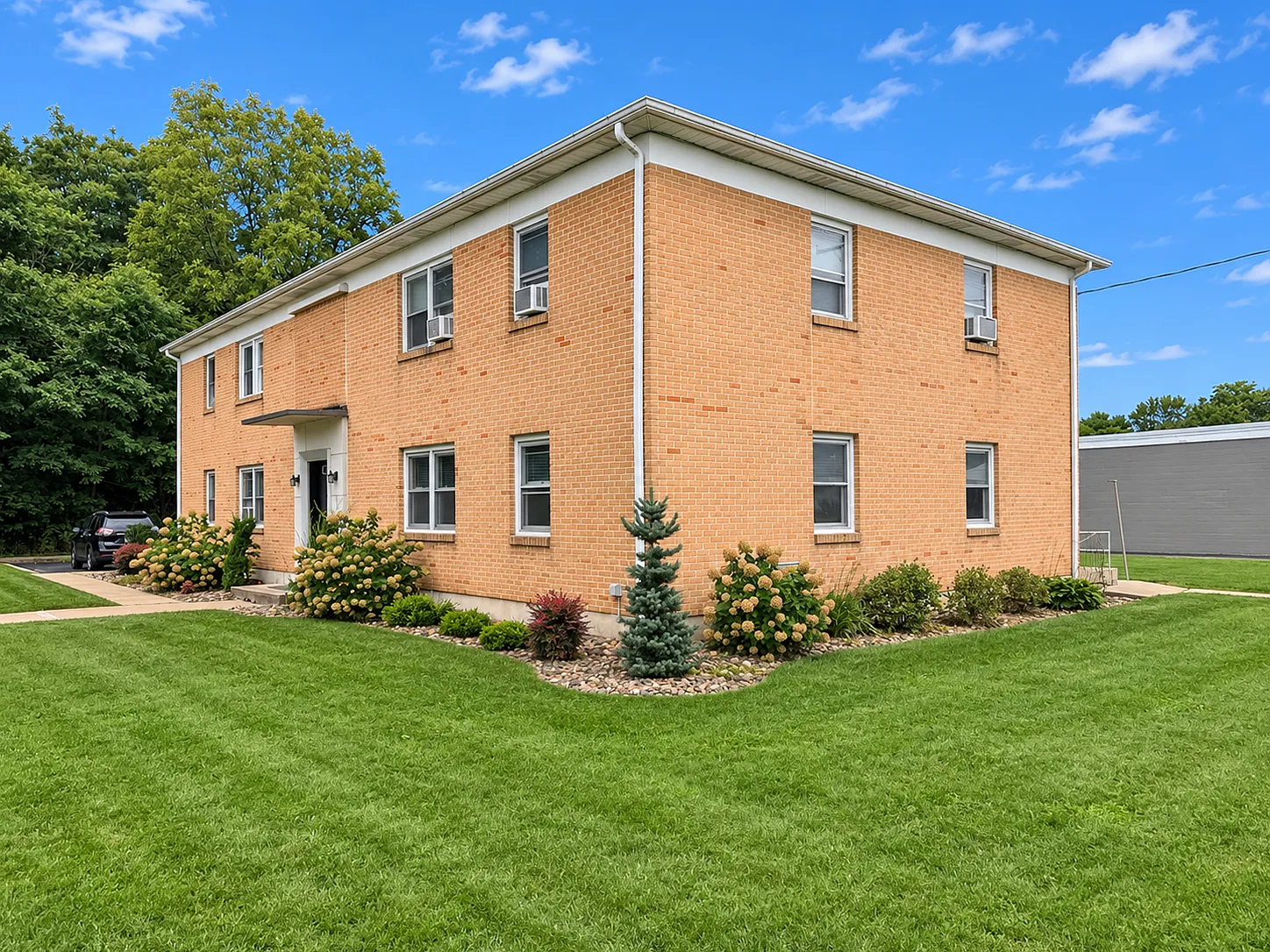 2 bed, 748 sqft, $1,195 — Photo 2