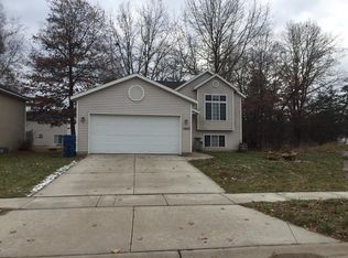 1003 Sprucewood Dr, Greenville, MI 48838