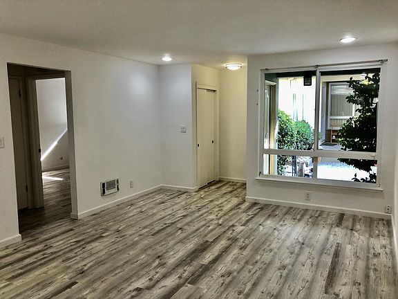 3rd image of 458 Lincoln Cir APT 2