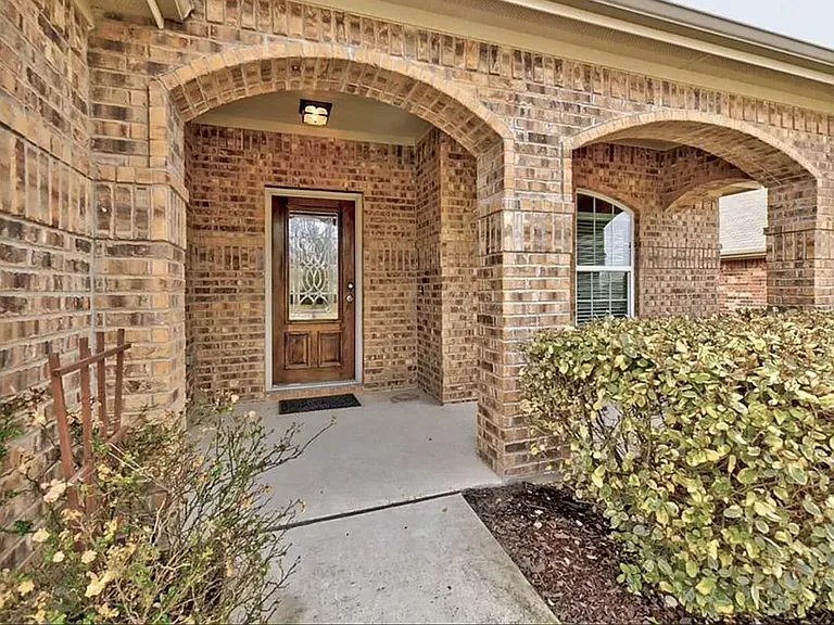 front porch / outdoor entryway