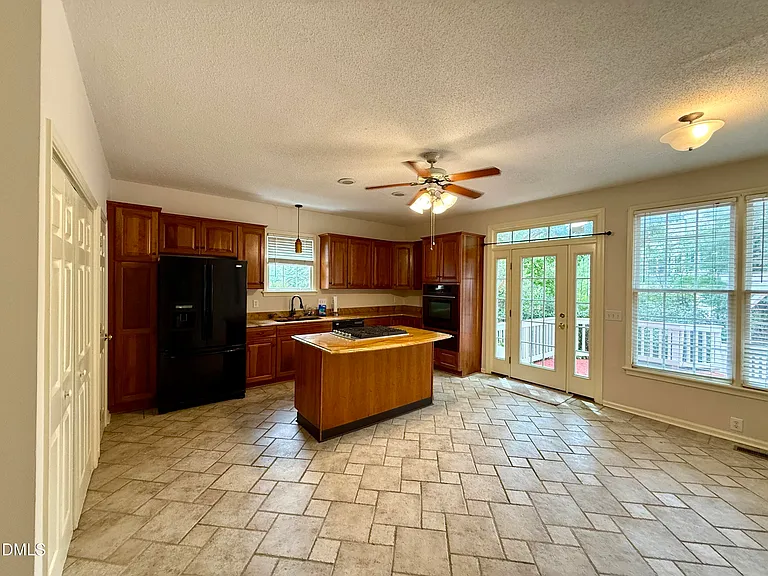 110 Palmer Meadow Ct — Photo 9