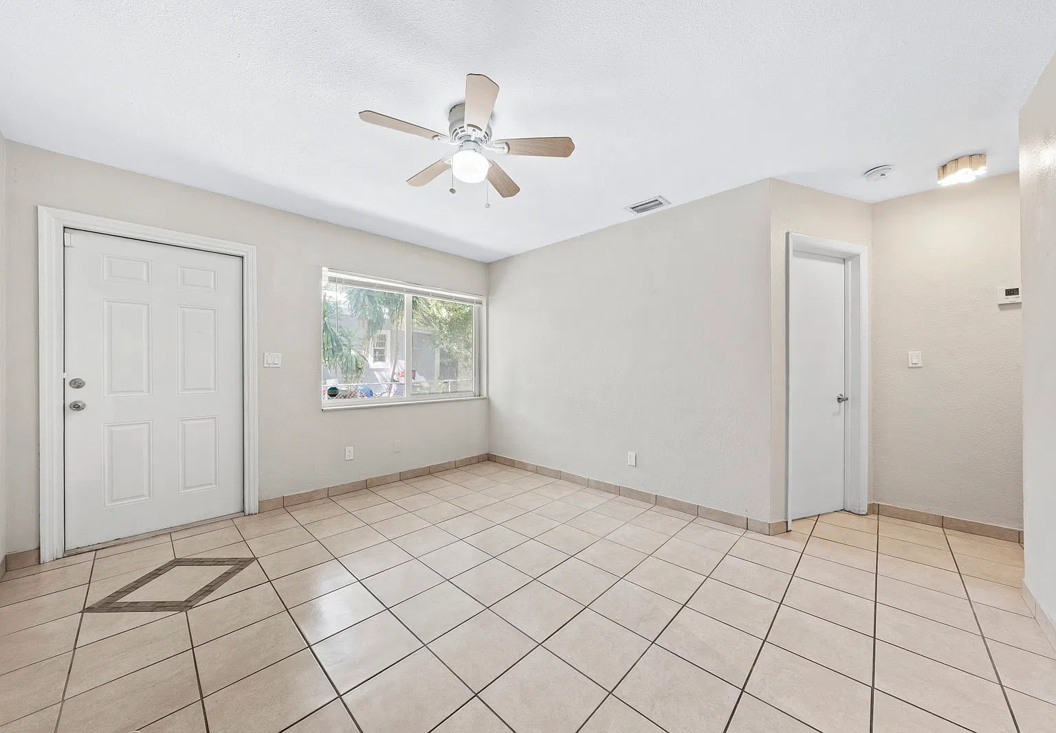 1 bed, 1.0 bath, $1,600 — Photo 3