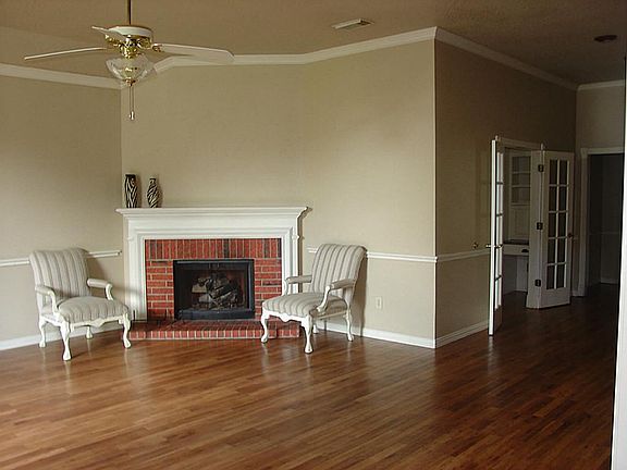 2nd image of 18147 Holly Forest Dr