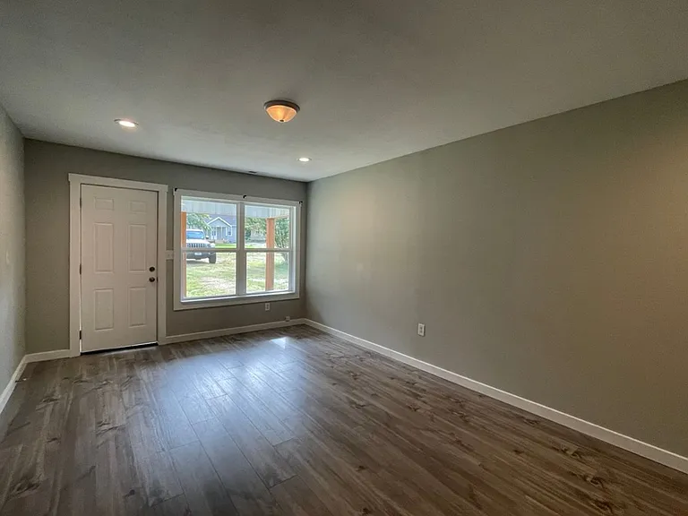 2749 W Washita St — Photo 2