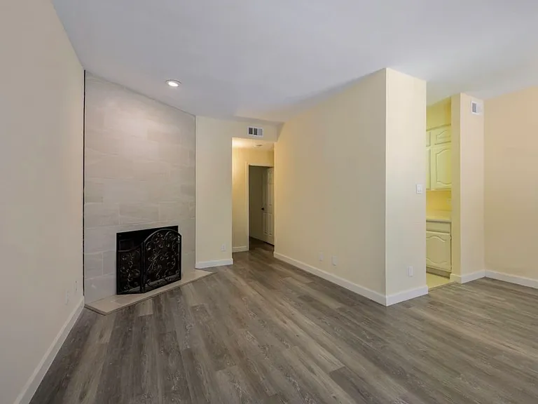 4623 Gaston Ave #7 — Photo 2