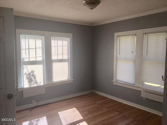 4th image of 613 Gardendale Ave
