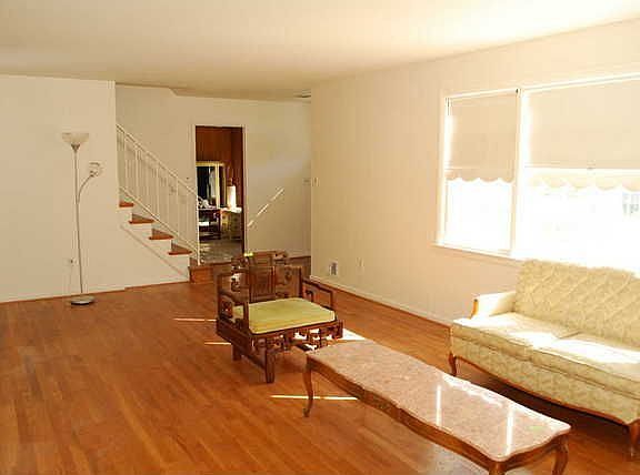 4th image of 3112 Battersea Ln