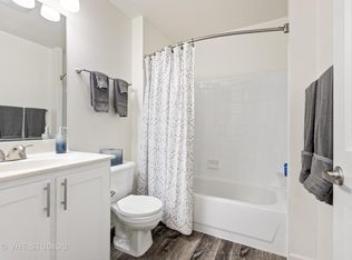 384 Haydn Ct #384, Wheaton, IL 60189