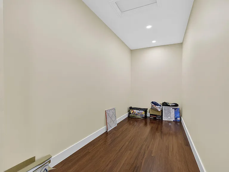 1724 Annandale Cir — Photo 43